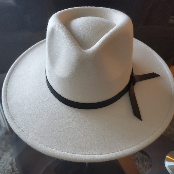 Hat - Picture 2 of 3